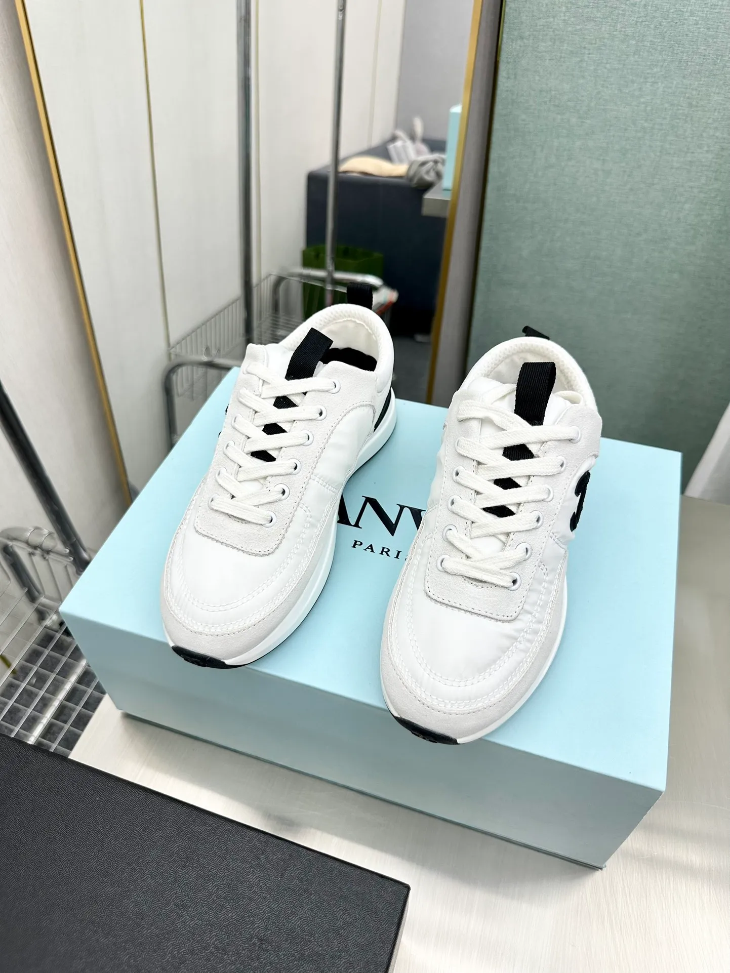 👟👟Ex-factory price 520 🌈🌈 Women's shoes Women's clothing CHANEL Chanel thick-soled panda sneakers Panda biscuit shoes Chanel 2023ss hot panda shoes🐼Colorful thick-soled casual sports shoes sneakers Counter synchronization The counter is very popular Very difficult to buy a shoe The most popular thick-soled panda shoes on the Internet It is conceivable that Xiaoxiang control cannot miss it Simple and versatile white shoes that coexist with good looks and comfort. Thick soles increase height and are super versatile. You can wear them with your eyes closed😍Whoever wears them will look better. Upper: calfskin. Lining: imported sheepskin lining. Outsole: T👟👟Ex-factory price. Original outsole. Size: 35-40 (41 42 customized.